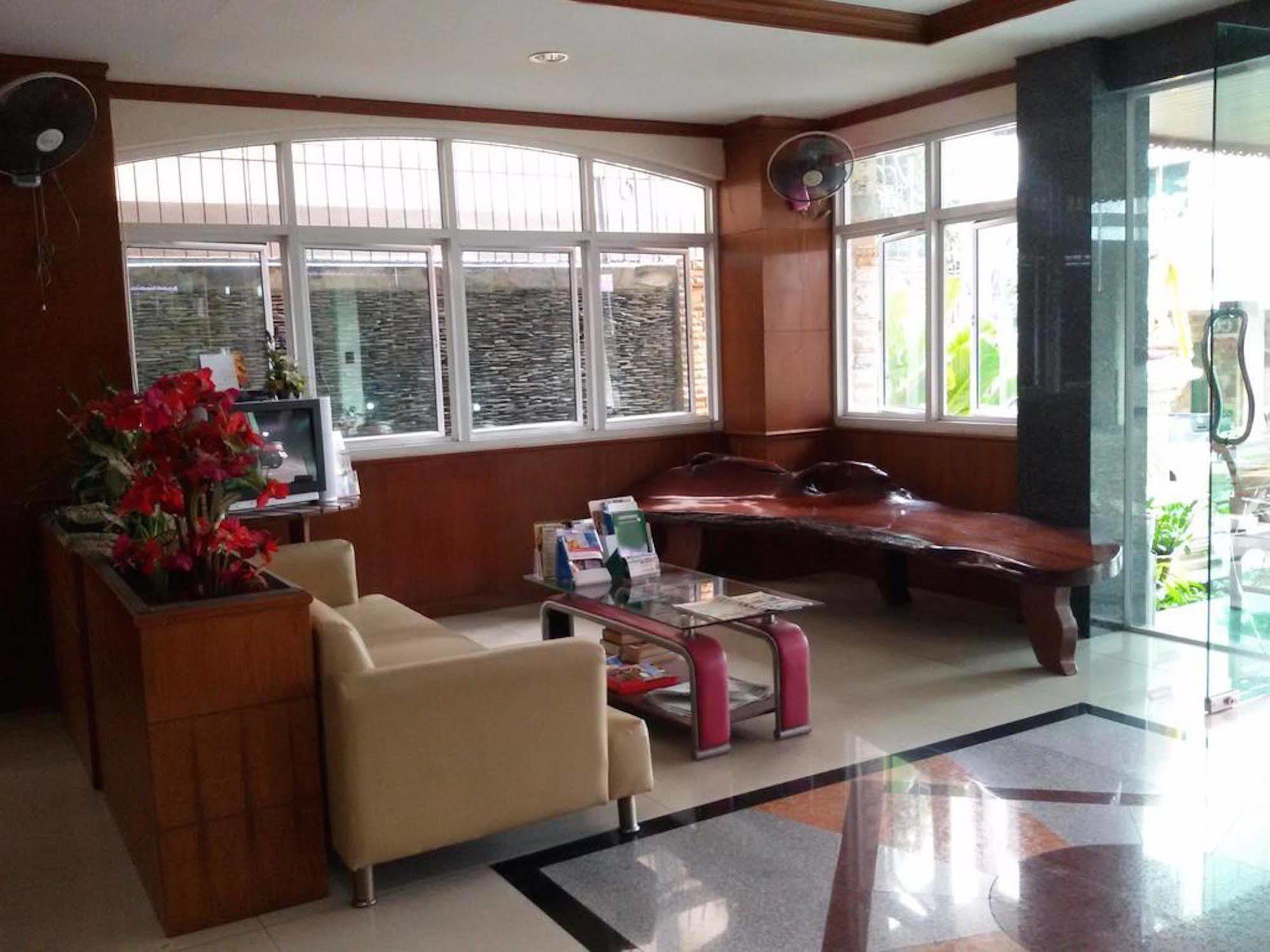 Rattakit Mansion Aparthotel Pattaya Exteriör bild