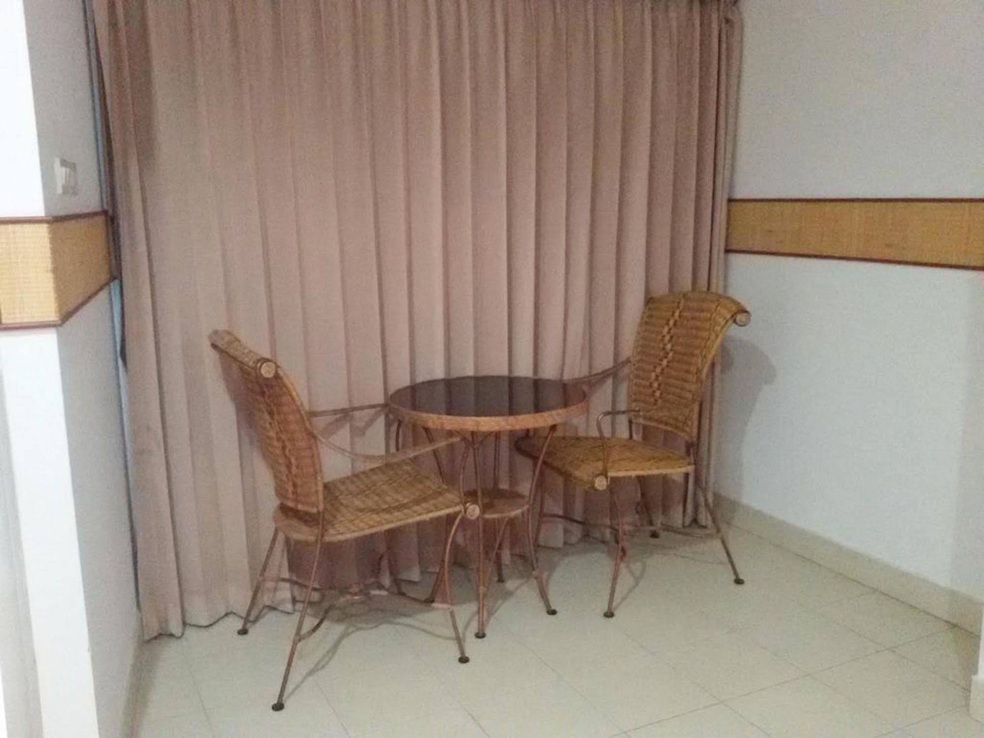 Rattakit Mansion Aparthotel Pattaya Exteriör bild